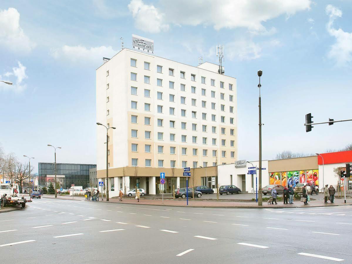 Hotel Petropol Płock Buitenkant foto